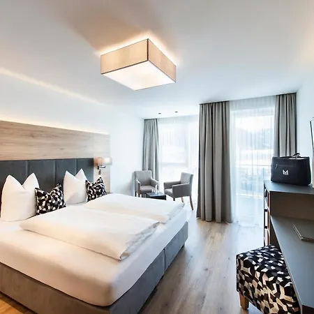 Готель Modern Mountain 4*